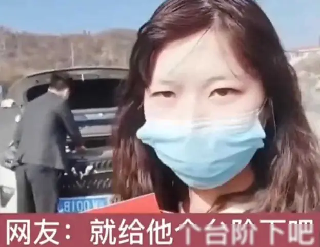 夫妻去離婚路上車壞六次，丈夫埋頭修車，妻子：看破不說破