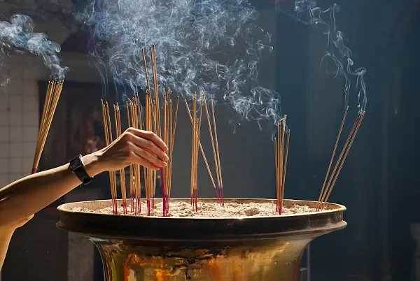 上香是上一支還是三支？竟然拜錯那麼多年！高僧說：不可不知！不可不知！