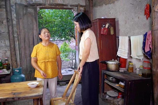 家裡四間房，親家公非得跟我擠一間，看女兒女婿沉默，我終於明白