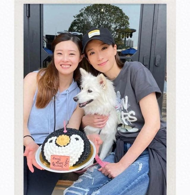 姚子羚飛日本見證胞妹出嫁，自爆接受姐弟戀，稱不想為結婚而結婚