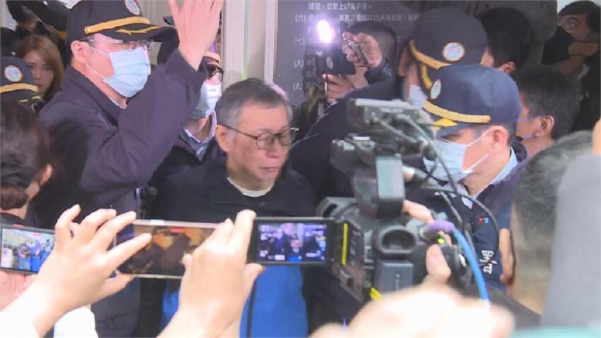 快新聞/柯文哲緊急戒護外醫 深夜11點半離開醫院返回北所