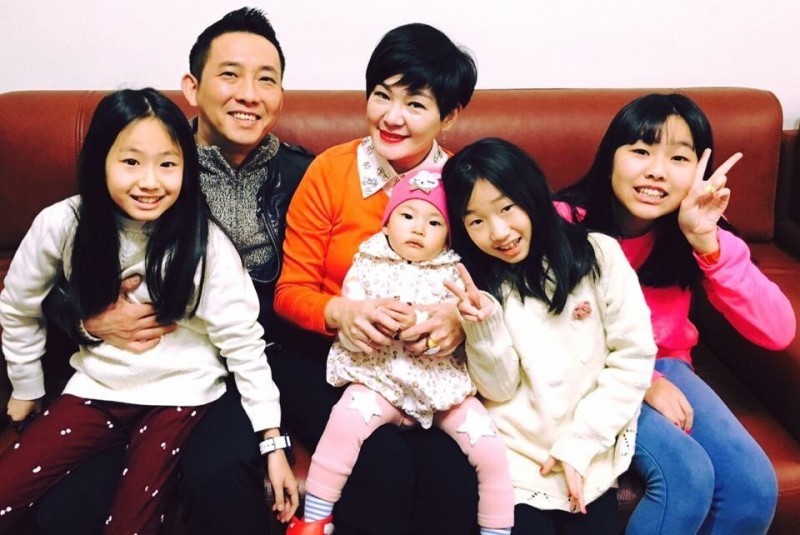 遭封殺事業全斷！58歲屈中恆沈寂多時「為養家改當外送員」，近況曝光惹網鼻酸：能屈能伸才是真男人！