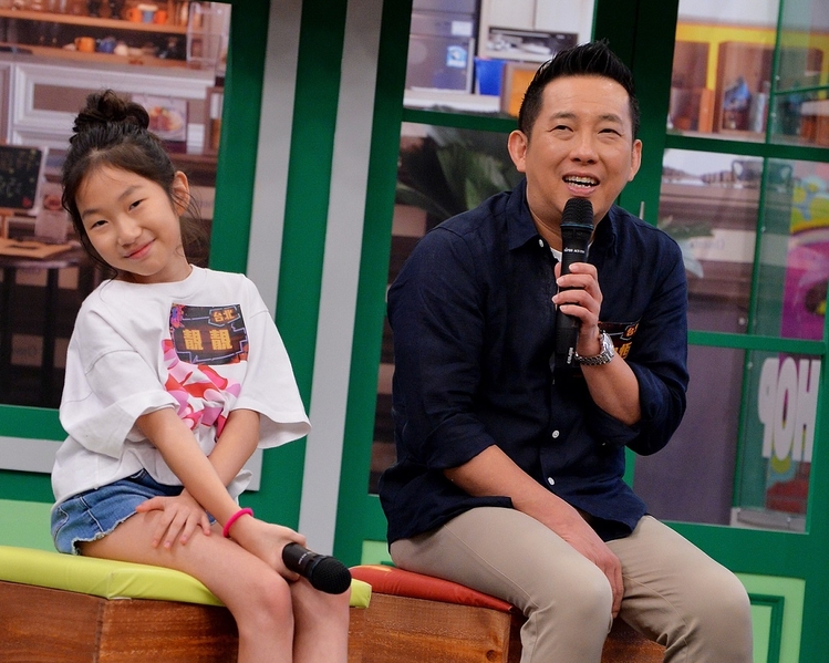 遭封殺事業全斷！58歲屈中恆沈寂多時「為養家改當外送員」，近況曝光惹網鼻酸：能屈能伸才是真男人！