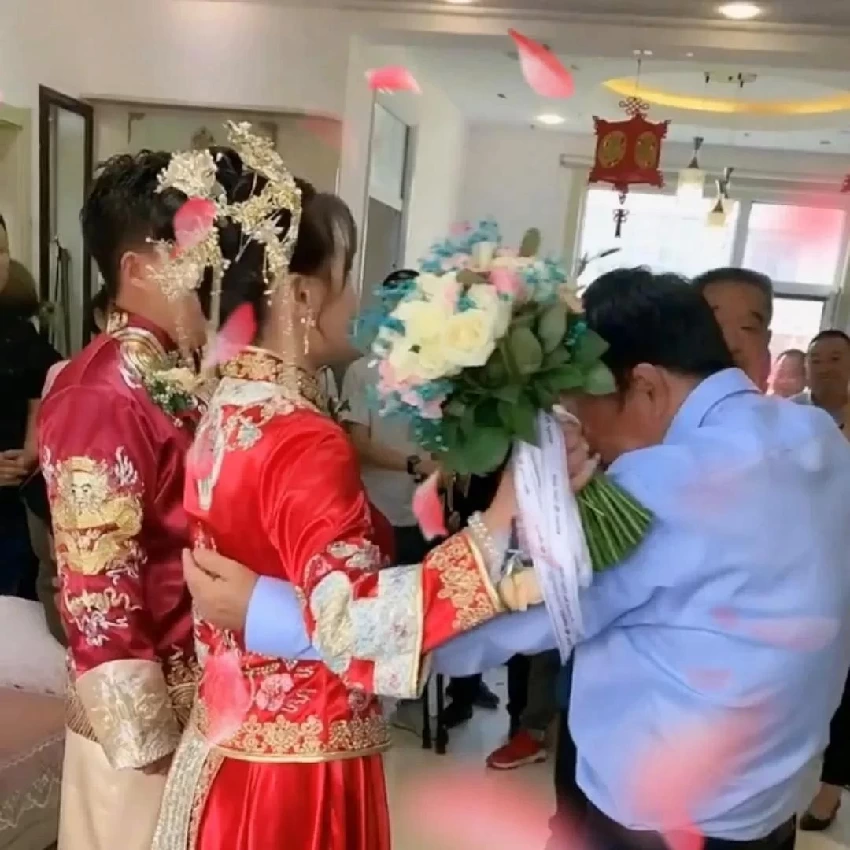 繼父對我視如己出養了我23年！ 我結婚他堅持「準備136萬給我當聘金」希望公婆好好待我，但婚禮前一天「他卻對我提出一個要求」讓我好為難：婆家會怎麼想…