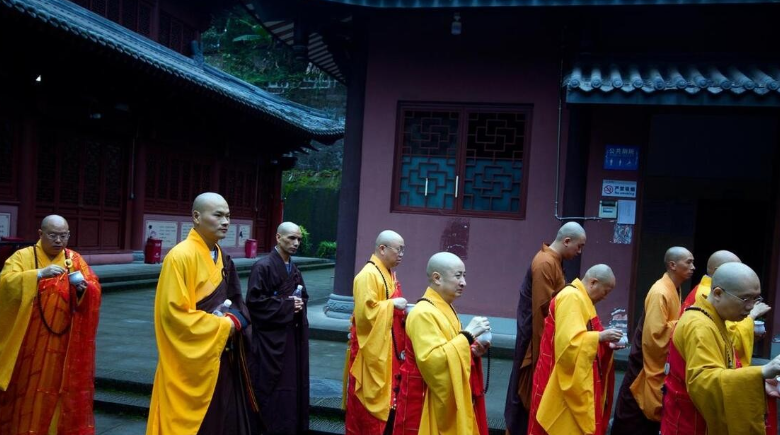 百歲高僧說：不管遇到什麼事，默念這五句話，上天會幫你渡過劫難