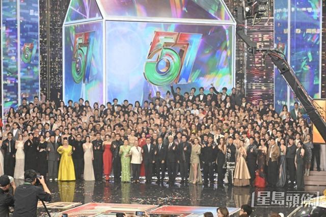 細看TVB台慶大合照站位！馬國明陳豪穩一哥地位，高海寧C位變一線