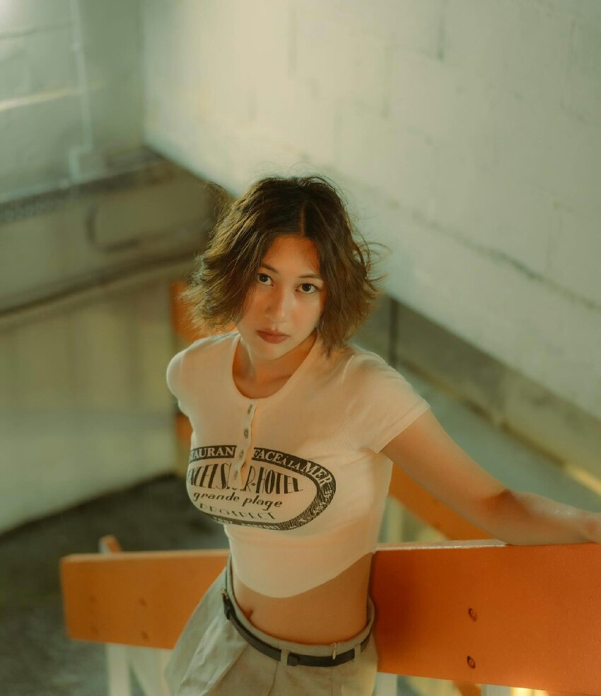 香港男星不舍讓女兒洗碗，平時非常疼愛她，擔心女兒戀愛中受傷害