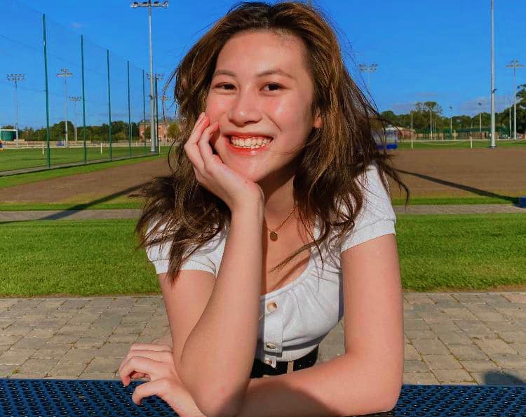 香港男星不舍讓女兒洗碗，平時非常疼愛她，擔心女兒戀愛中受傷害