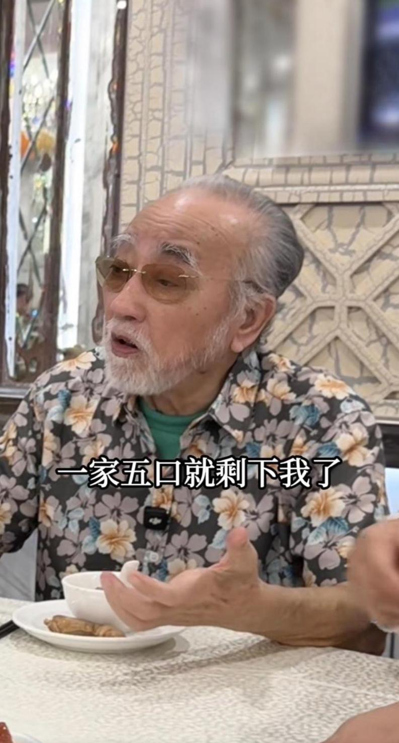 84歲盧海鵬回廣州探親，與親友吃飯被圍著合照，感慨有這麼多親友