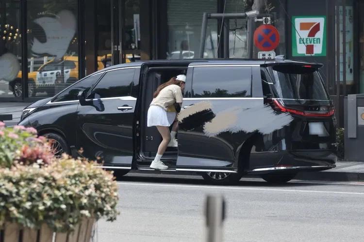 台媒曝75歲郭台銘被50歲中女蓄意勾引！女方離異帶娃，顏值不及正室
