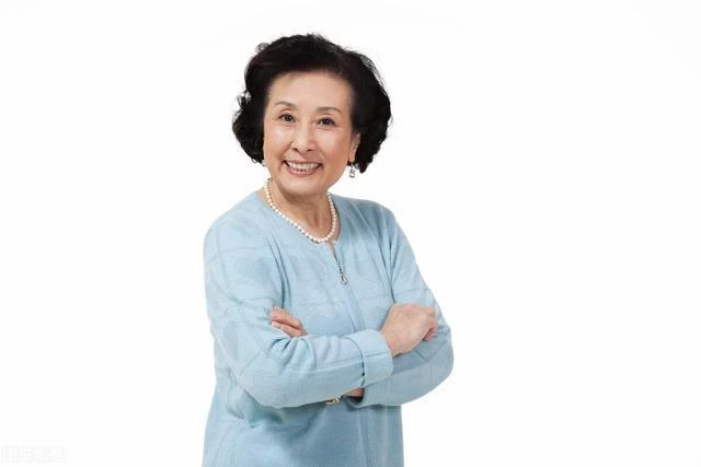 帶三孩過活！65歲媽媽得知「老公在小三家掛了」大笑出聲　「丈夫喪禮上」開口第一句全場哭了…