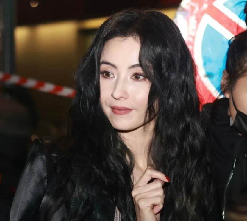 張柏芝兒子終於長大！近照曝光后全網震驚：誰是生父已經很明顯了