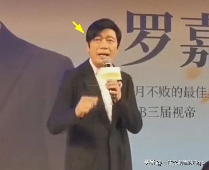 60歲羅嘉良無錫商演太掉價，穿千元增高鞋，發福明顯老太多！