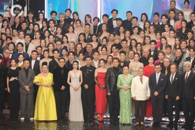 TVB台慶大合照排位，陳豪馬國明站穩一哥地位，高海寧極速上位