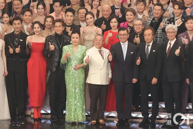 TVB台慶大合照排位，陳豪馬國明站穩一哥地位，高海寧極速上位