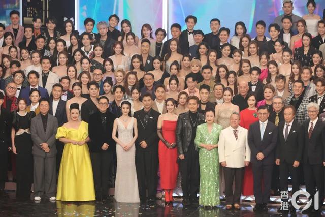 TVB台慶大合照排位，陳豪馬國明站穩一哥地位，高海寧極速上位