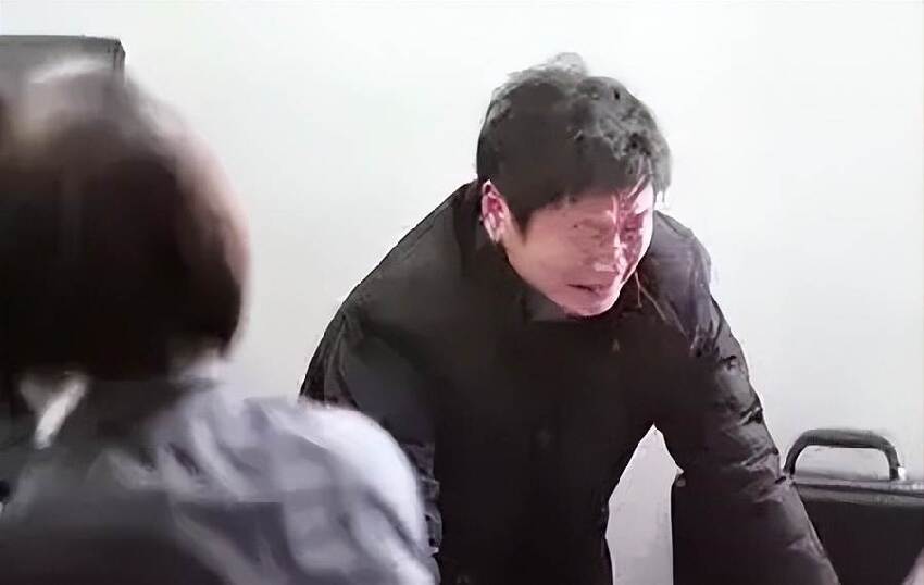 2012年，90後殺.人犯在法庭上微笑求死，聽到判決結果後笑容消失了