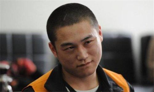 2012年，90後殺.人犯在法庭上微笑求死，聽到判決結果後笑容消失了