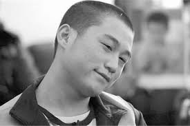 2012年，90後殺.人犯在法庭上微笑求死，聽到判決結果後笑容消失了