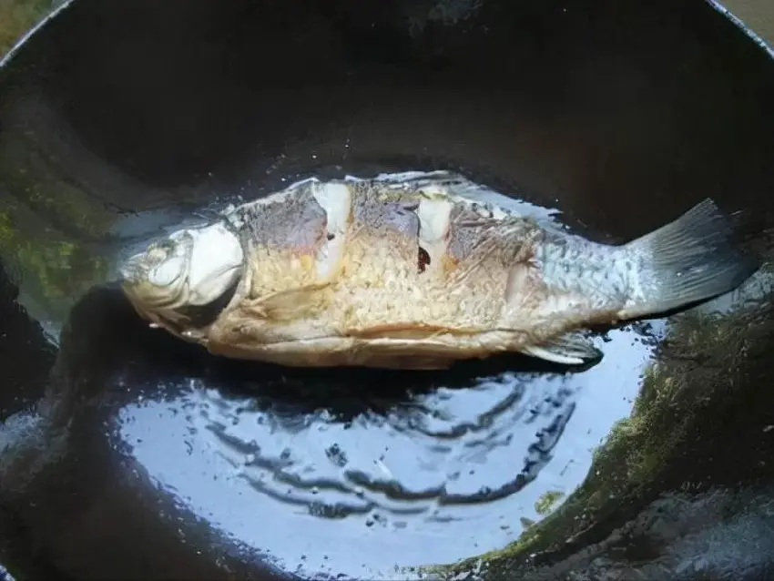 不管解凍什麼魚，都別直接用水泡，漁民教你一妙招，跟活魚一樣鮮！