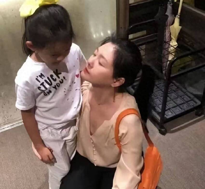 小玥兒哭著給奶奶留言,讓爸爸快接我回家,大S新的下葬方式曝光