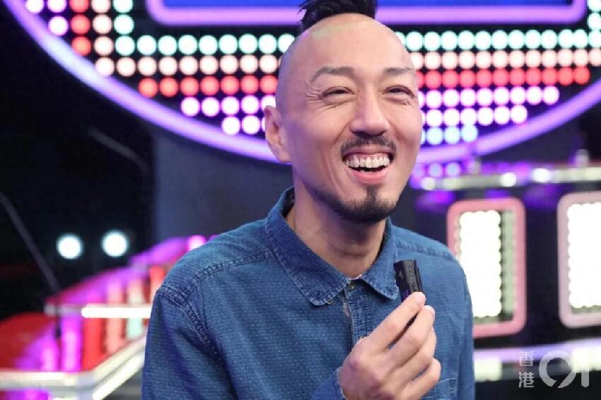 54歲TVB綠葉買房送八旬母親，自曝省吃儉用多年，母子看房樂開懷