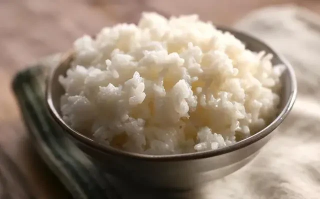 白米飯二次加熱居然會致癌？醫生最後一次警告，這4種食物別再吃第二次了