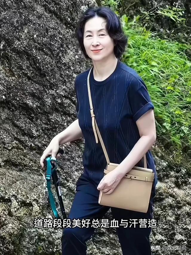 太驚喜！61歲何超瓊閃現黃山，市委書記親自陪同，一個舉動引稱讚