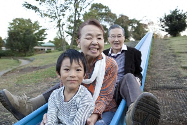 老伴走後留下200萬！老母親膝下有2男2女「打算給2兒各80萬」自己留40萬　大媳婦卻跳出來反對