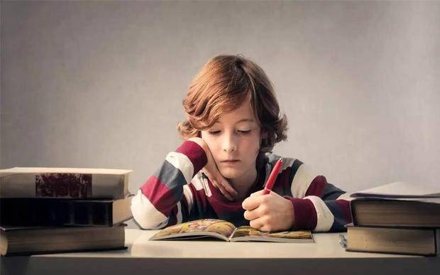 孩子老是坐不住?可能是專註力不夠惹的禍,3妙招提高孩子專註力