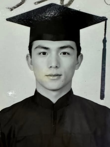 以為是大明星！60歲民進黨大將「年輕學生帥照」被挖出 網被帥翻「兒子也好看」
