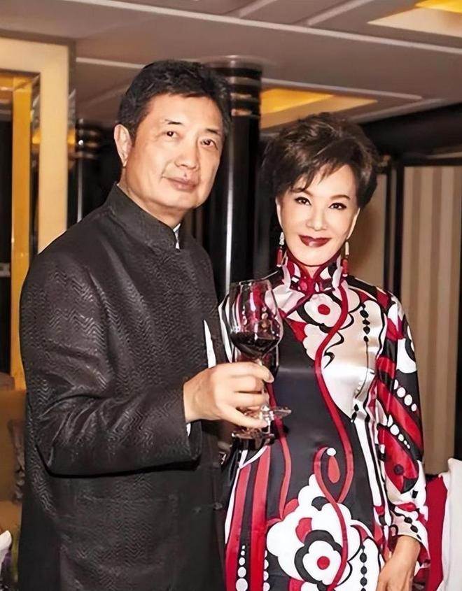 夏台鳳「窒息」的一生：遭雙性戀丈夫騙婚生子，如今兒子和前夫雙雙去世