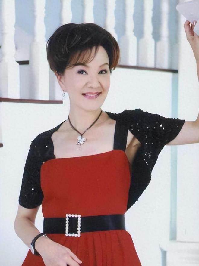 夏台鳳「窒息」的一生：遭雙性戀丈夫騙婚生子，如今兒子和前夫雙雙去世