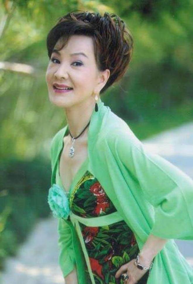 夏台鳳「窒息」的一生：遭雙性戀丈夫騙婚生子，如今兒子和前夫雙雙去世