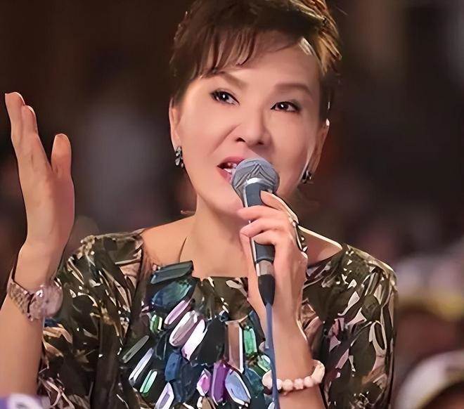 夏台鳳「窒息」的一生：遭雙性戀丈夫騙婚生子，如今兒子和前夫雙雙去世