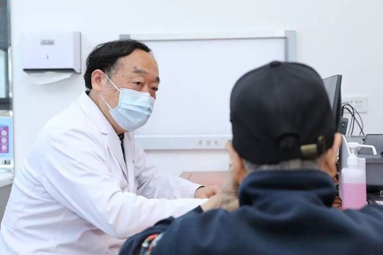 體內有癌,嘴唇先知,提醒:若嘴唇出現這3種異常,警惕癌癥來臨