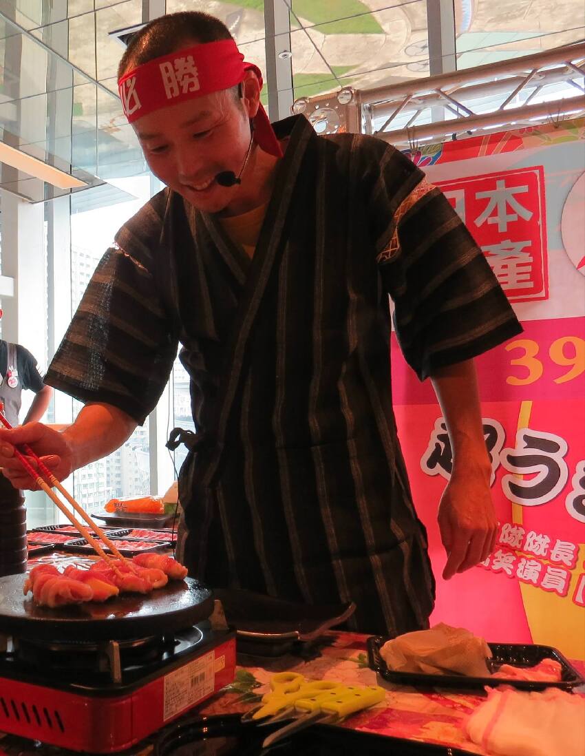 喪女後神隱!諧星被目擊「擺攤賣小吃」演藝工作停擺 沉寂7年「電視台鬆口曝近況」