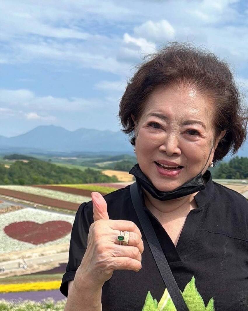 87歲還在租房！國民阿嬤「獨特理財法」曝光，堅持「用2個存摺」網全跪：演藝圈沒幾人能做到