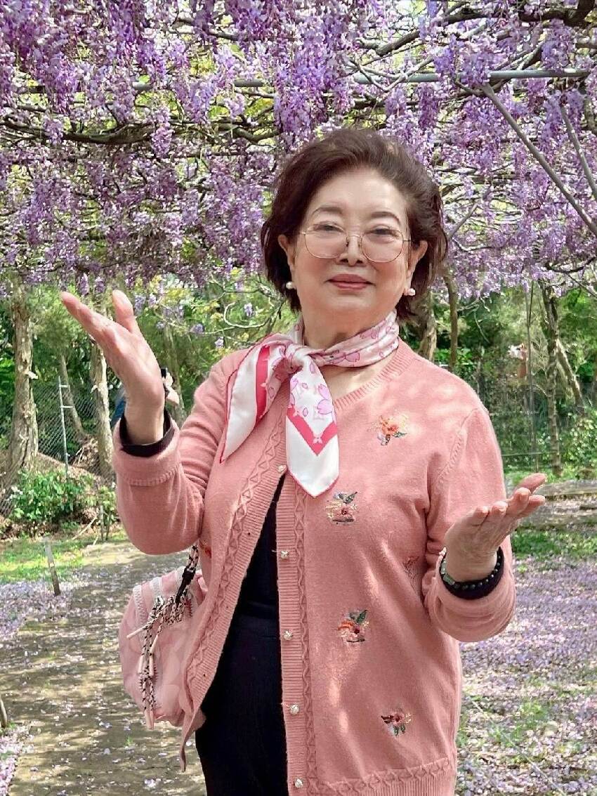 87歲還在租房！國民阿嬤「獨特理財法」曝光，堅持「用2個存摺」網全跪：演藝圈沒幾人能做到