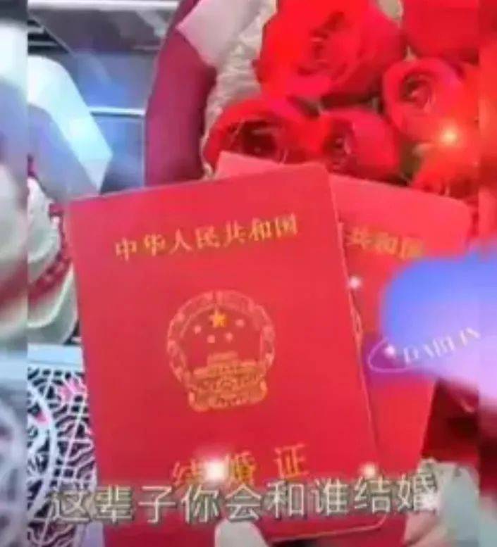 消防員為救輕生女意外拉掉褲子，手撐屁股，三個月後，兩人結婚了