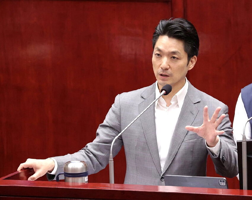 蔣萬安身世爭議！最新投票「該不該驗DNA」超過8成一面倒