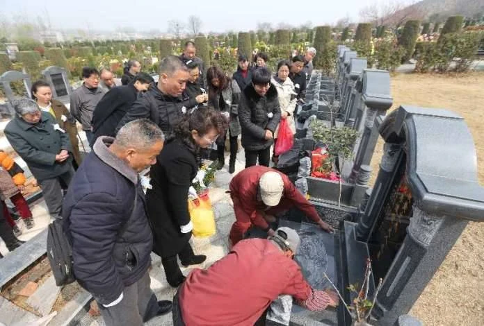 去世後！不留骨灰、不要墓地、不求後人祭拜，往往是「這3種人…」