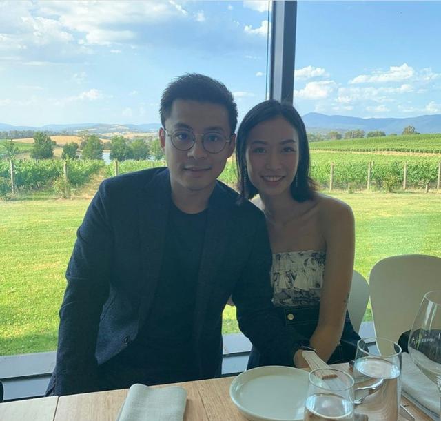 霍震霆小兒子婚期曝光!為未婚妻慶生見端倪,家人見證下求婚成功
