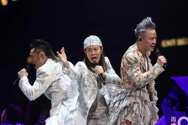TVB前小生身家半億，素顏看演唱會狀態疲憊，被指狀態不及林曉峰