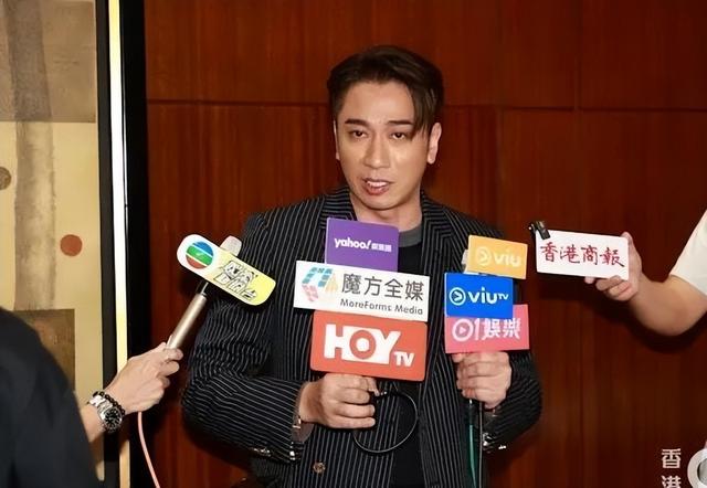 TVB前小生身家半億，素顏看演唱會狀態疲憊，被指狀態不及林曉峰