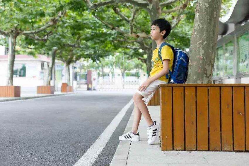 語言殺傷力不輸刀刃:父母常掛在嘴邊的1句話,傷孩子最深!比打罵嚴重1000倍!