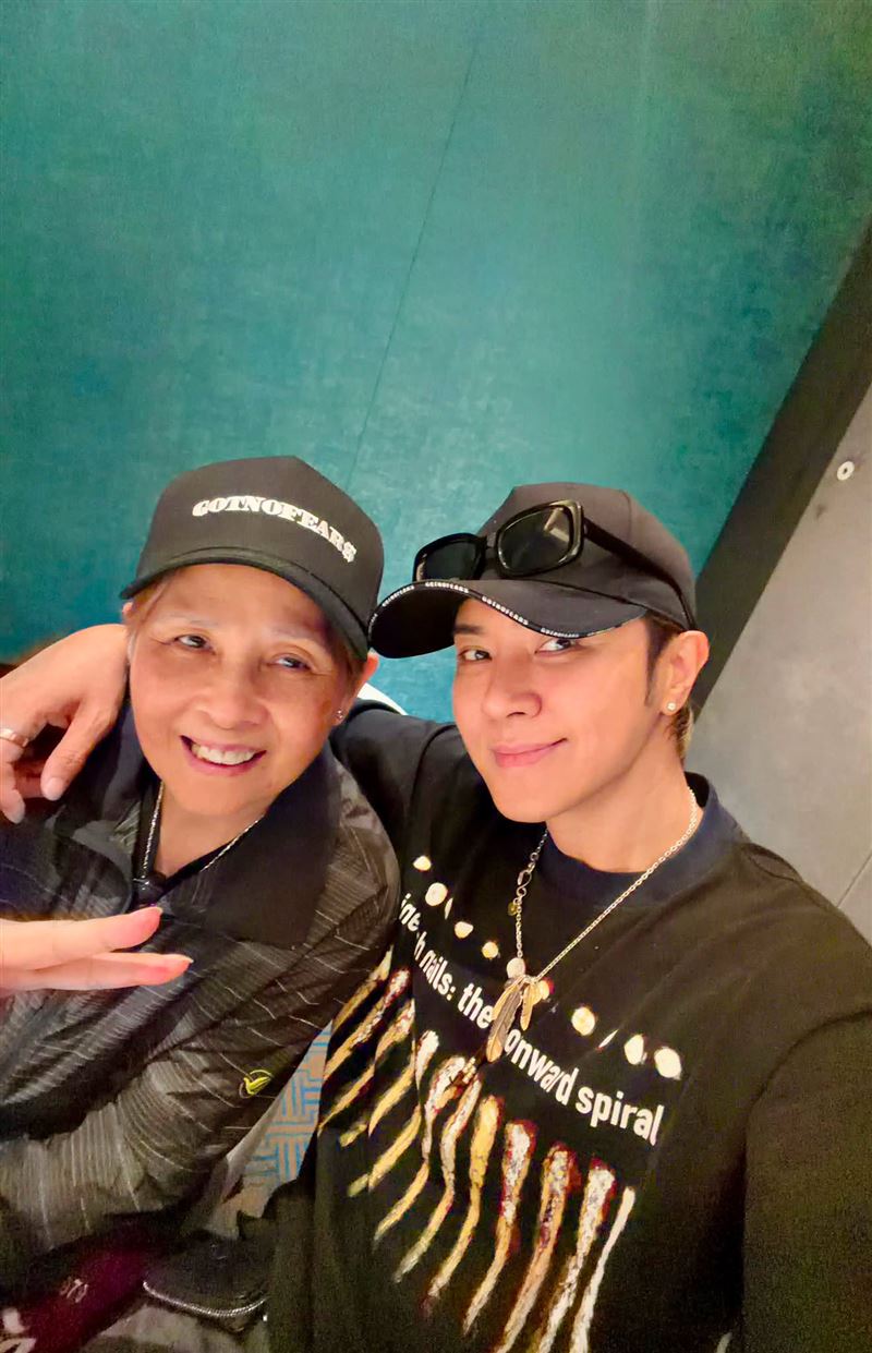 演藝圈出了名孝順！羅志祥「全心照顧失智母」　歡慶47歲生日「羅媽突如其來舉動」網全看哭
