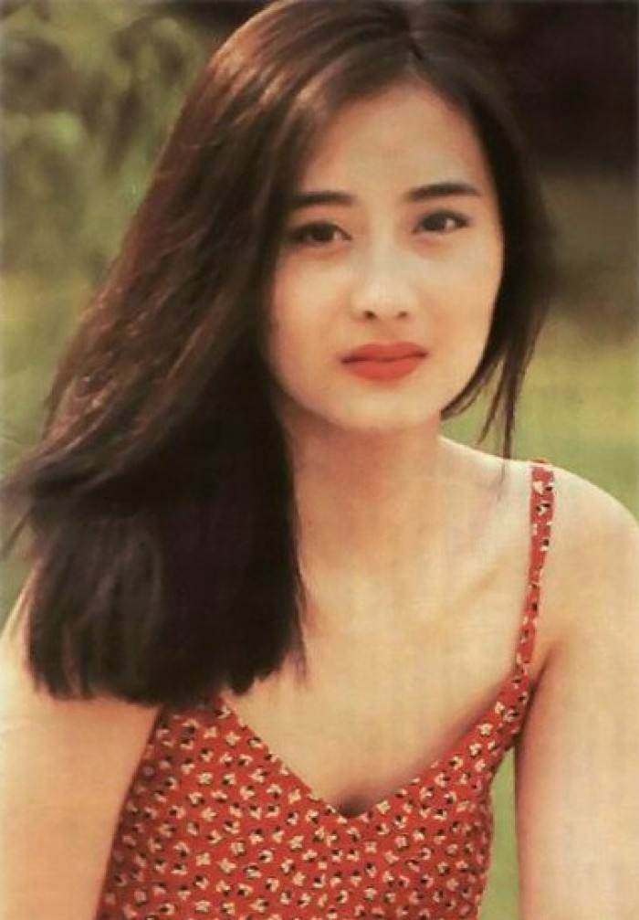 瓊瑤等她4年，9歲入行，19歲爆紅，37歲嫁地產富豪，50歲還猶如少女！