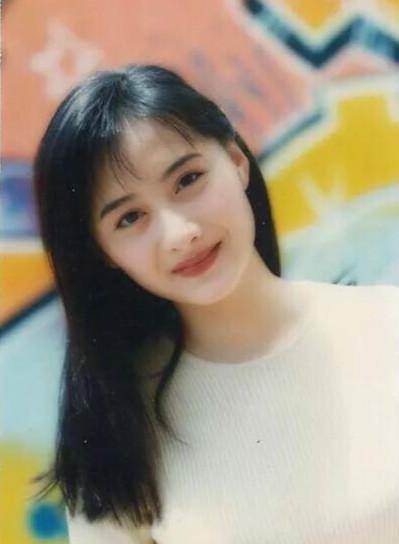 瓊瑤等她4年，9歲入行，19歲爆紅，37歲嫁地產富豪，50歲還猶如少女！