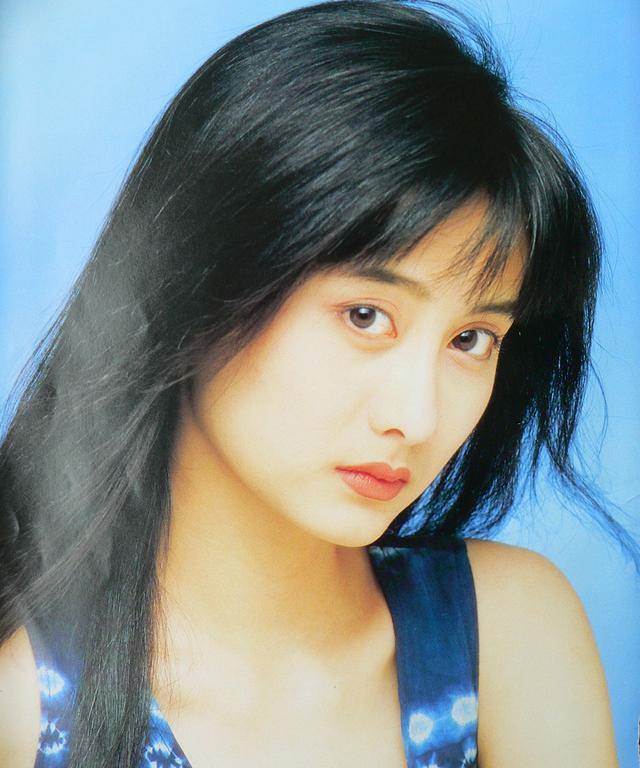 瓊瑤等她4年，9歲入行，19歲爆紅，37歲嫁地產富豪，50歲還猶如少女！